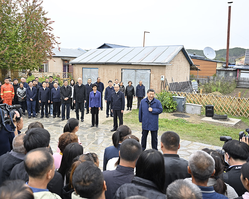 9月6日至8日，中共中央總書記、國家主席、中央軍委主席習(xí)近平在黑龍江考察。這是6日下午，習(xí)近平在大興安嶺地區(qū)漠河市北極村考察時，同當?shù)厝罕娪H切交流。